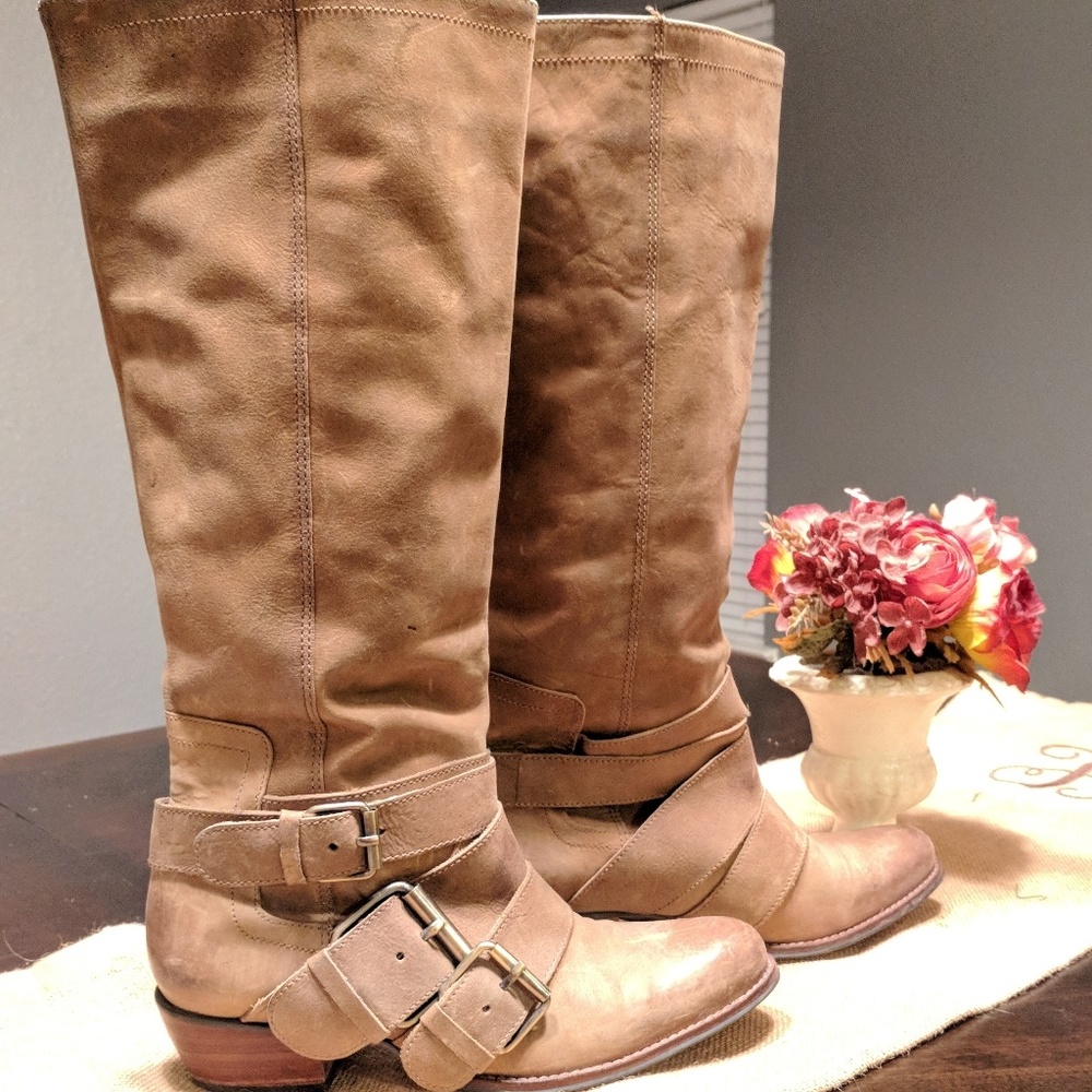 Gianni Bini leather boots